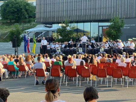 Glasbeni večer s Policijskim orkestrom in gostom Gregorjem Ravnikom